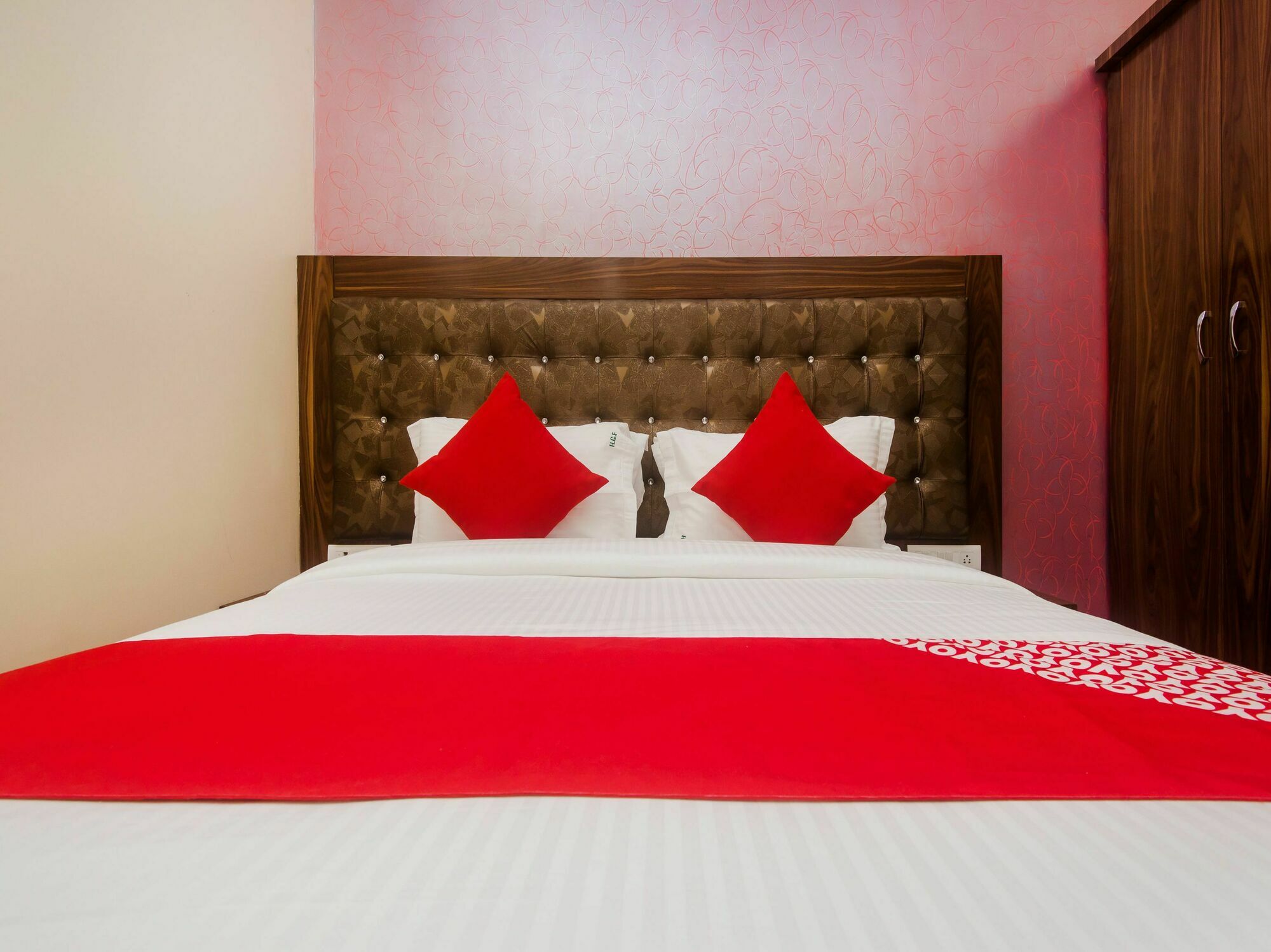 Hotel O Greenforest Near Airport Road Metro Station Mumbai Exterior foto